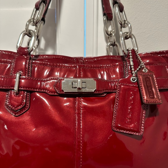 Vintage Coach patent blood red leather shoulder bag - Picture 3 of 10